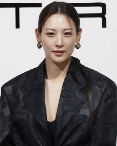 Claudia Kim