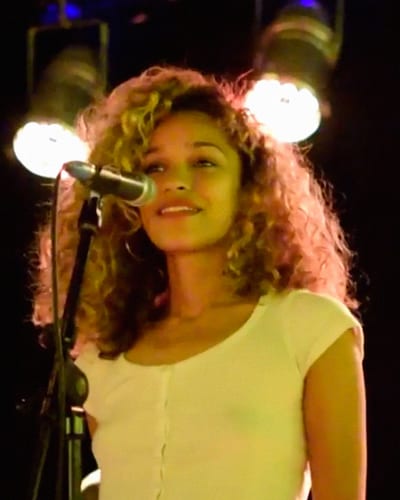 Izzy Bizu