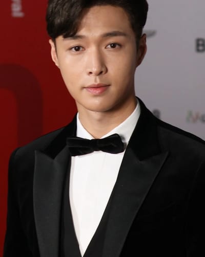 Lay Zhang