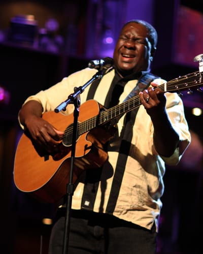 Vusi Mahlasela
